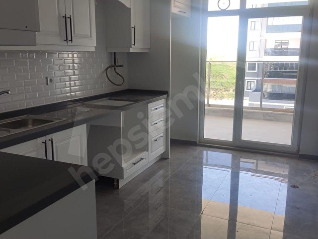 CUMHURİYET MAH KİRALIK DAİRE 3+1 140 M2 SİTE İÇİNDE EN ÜST KAT - Görsel 2