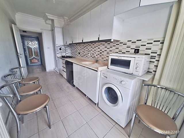 AYVALININ GÖBEĞİNDE CADDE ÜZERİNDE FULL EŞYALI - Görsel 15