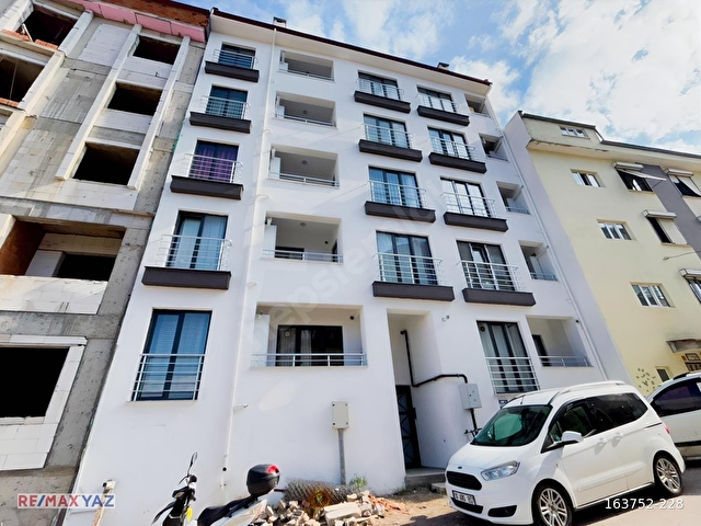 RE/MAX YAZDAN ŞEHİR MERKEZİNDE 2+1 EŞYALI KİRALIK DAİRE