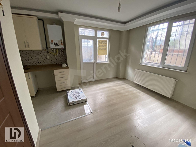 LİDYA EMLAKtan E-5 Dibi 1+1 60m2 Yeni Bina Bahçeli Kiralık Dai.