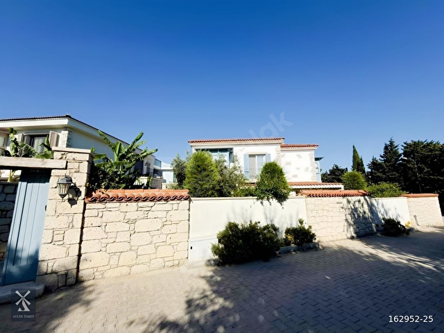 Alaçatıda Merkezi Lokasyonda 5+1 Havuzlu Müstakil Villa - Görsel 8