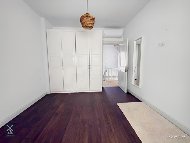 Alaçatıda Merkezi Lokasyonda 5+1 Havuzlu Müstakil Villa - Görsel 20