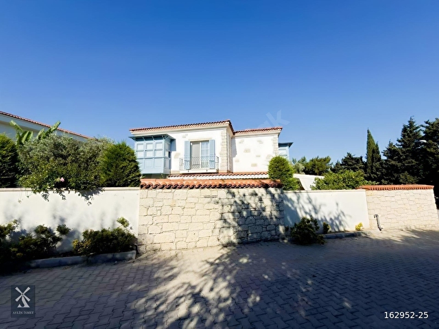 Alaçatıda Merkezi Lokasyonda 5+1 Havuzlu Müstakil Villa - Görsel 3