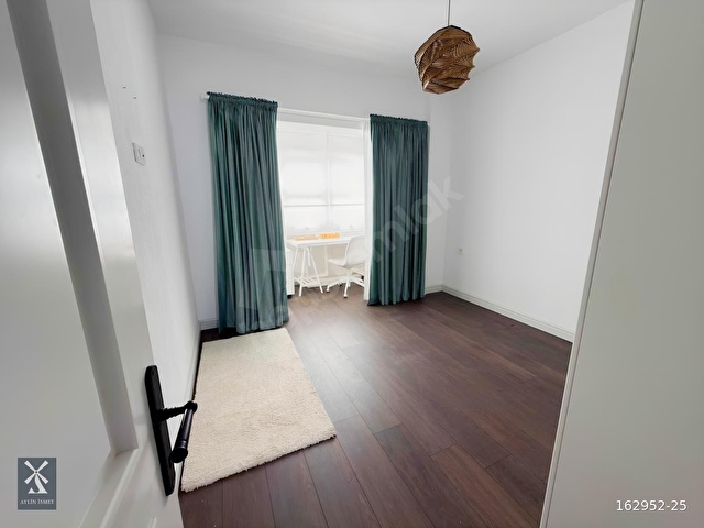 Alaçatıda Merkezi Lokasyonda 5+1 Havuzlu Müstakil Villa - Görsel 23