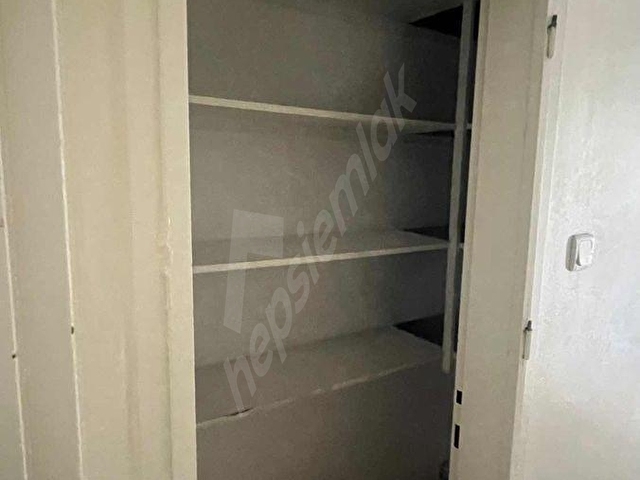 GÜNEYKENTDE TRANVAY VE ÖTÜBÜS DURAGI YANINDA GENİŞ DAİRE - Görsel 20