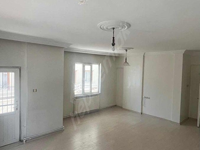 GÜNEYKENTDE TRANVAY VE ÖTÜBÜS DURAGI YANINDA GENİŞ DAİRE - Görsel 10