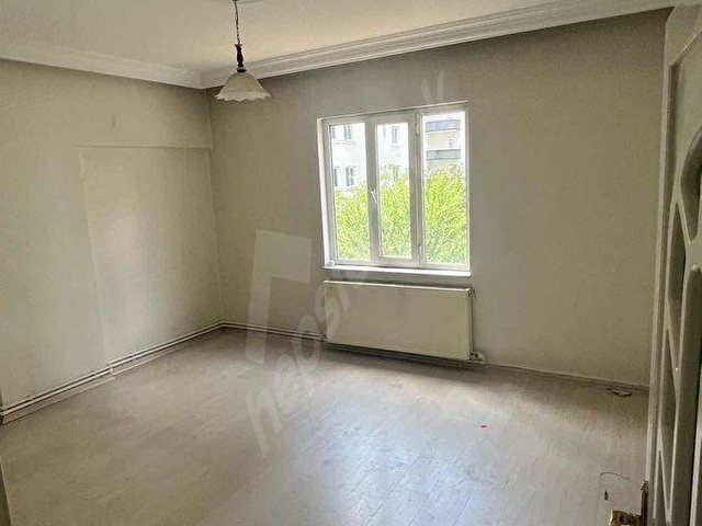 GÜNEYKENTDE TRANVAY VE ÖTÜBÜS DURAGI YANINDA GENİŞ DAİRE - Görsel 12