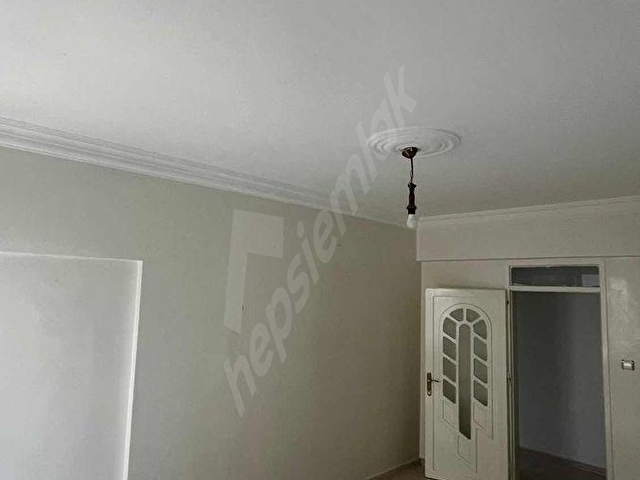 GÜNEYKENTDE TRANVAY VE ÖTÜBÜS DURAGI YANINDA GENİŞ DAİRE - Görsel 19