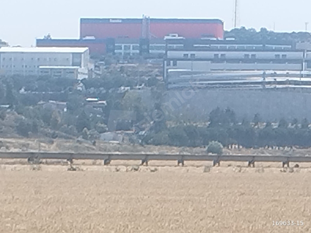 Maltepede 3200m2 Müstakil Parsel Yola Cepheli Tarla - Görsel 9