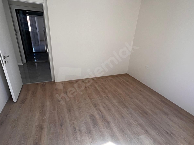 TURUNCU EMLAK ALTAYÇEŞMEDE 2+1 ARAKAT SIFIR KİRALIK SÜPER DAİRE - Görsel 18