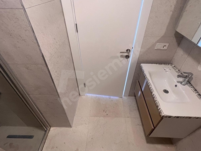 TURUNCU EMLAK ALTAYÇEŞMEDE 2+1 ARAKAT SIFIR KİRALIK SÜPER DAİRE - Görsel 11