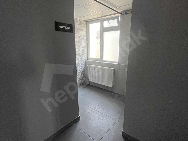 Bostancı İş Merkezinde Prestijli ve Hazır Kullanım Ofis - Görsel 8