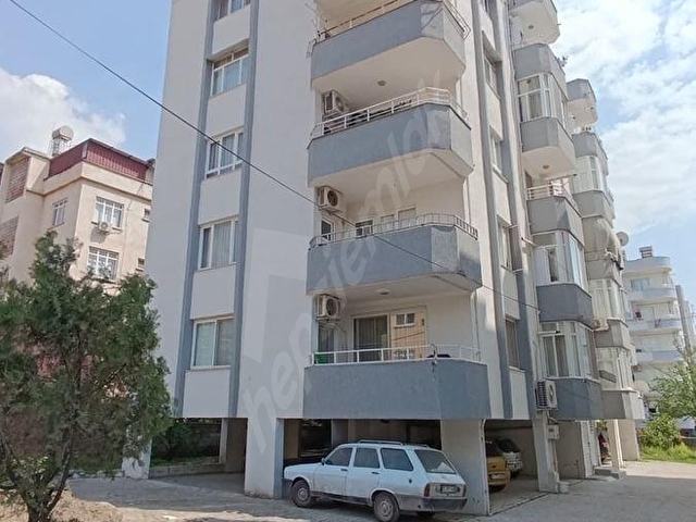 ÇELENK EMLAKDAN GAZİ İLKOKUL KARŞISI SATILIK GENİŞ 3+1 DAİRE