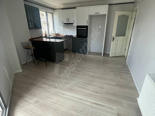 Aile apartmanında, Çift balkonlu, huzurlu 1+1, köşe daire - Görsel 9