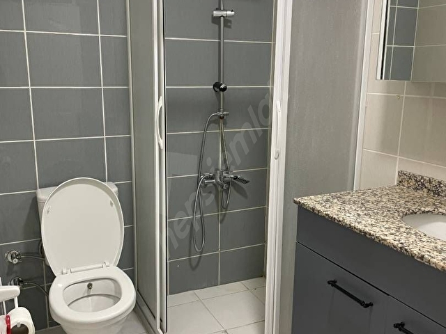 Aile apartmanında, Çift balkonlu, huzurlu 1+1, köşe daire - Görsel 14