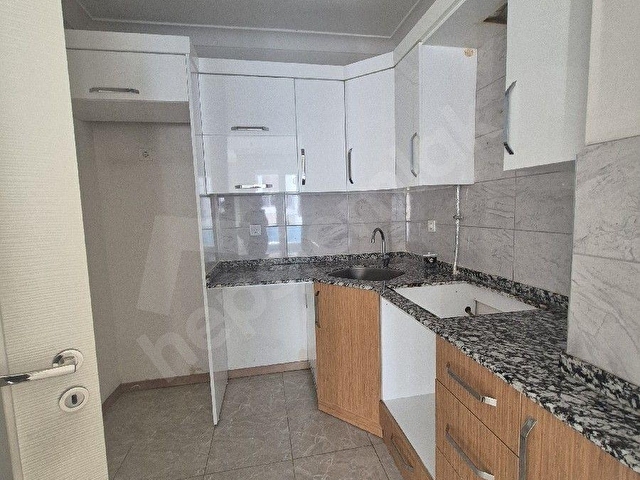 Merkez Camii yakını 2+1 doğalgazlı, arakat,asansörlü, çift cephe kiralık - Görsel 18