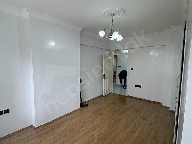 GÜNEYKENT MAHALESİNDE 3+1 160M2 - Görsel 6