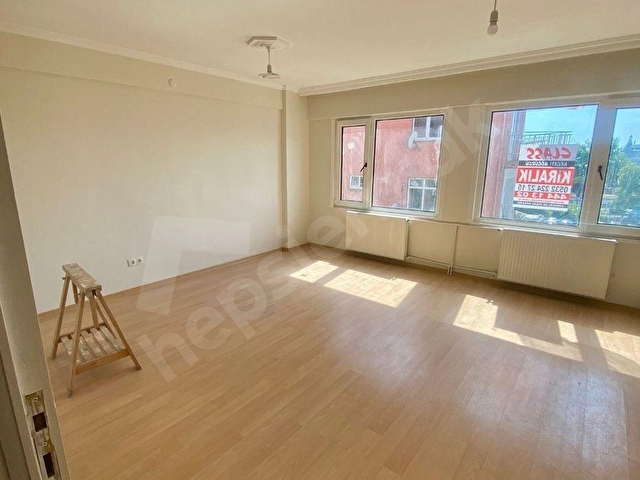 KADIKÖY RIHTIMA YAKIN YENİLENMİŞ KİRALIK OFİS - Görsel 5