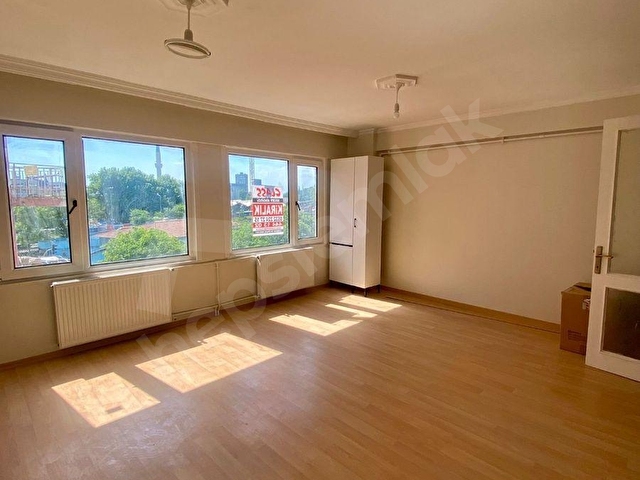 KADIKÖY RIHTIMA YAKIN YENİLENMİŞ KİRALIK OFİS - Görsel 6
