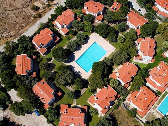 Foça Seçkinler Sitesinde Denizin Başucunda Doğayla Başbaşa Villa - Görsel 16