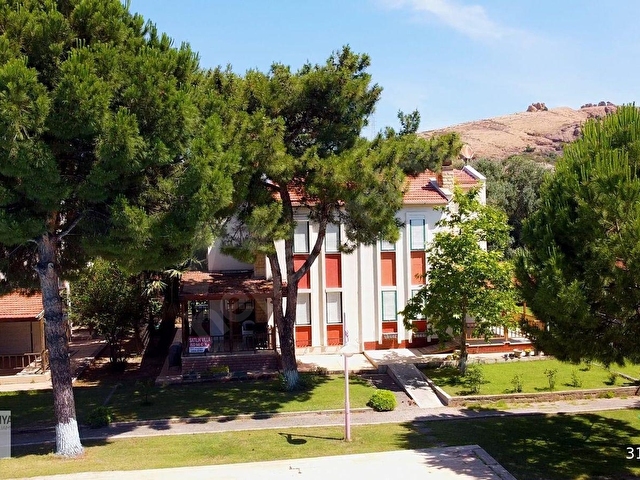 Foça Seçkinler Sitesinde Denizin Başucunda Doğayla Başbaşa Villa - Görsel 2