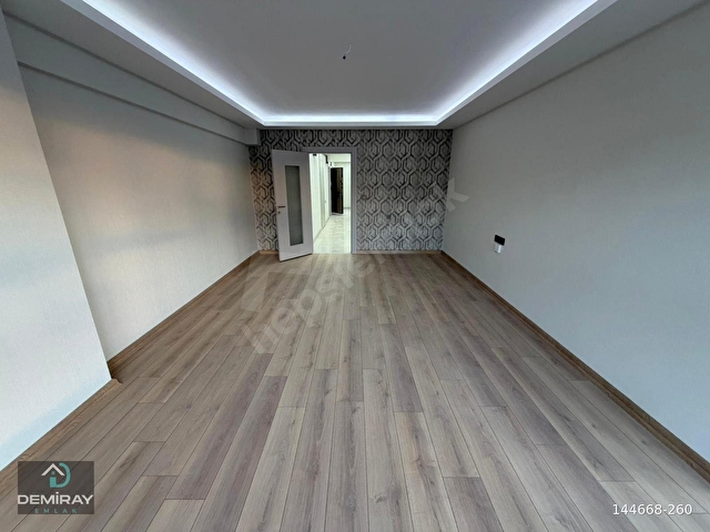 DEMİRAYDAN ÇALDIRAN PROTOKOL YOLU DİBİ 3+1 SIFIR DAİRELER ACİL - Görsel 4