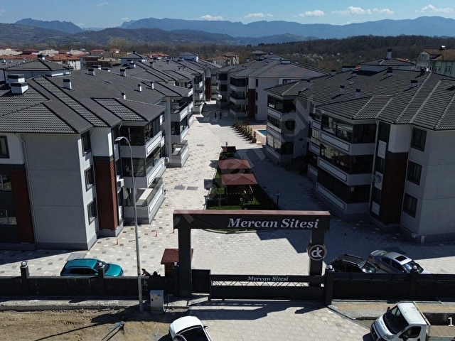 BİLGİN EMLAKTAN MERKEZDE HAVUZLU HAMAMLI 2+1 SATILIK DAİRE