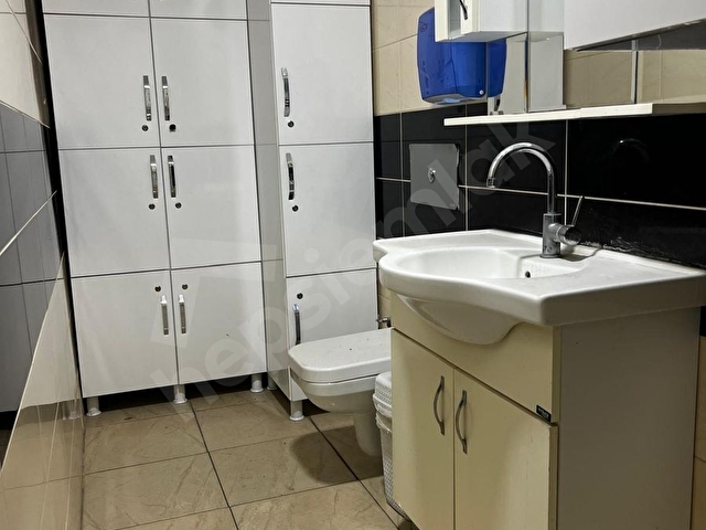 ÇEŞİT EMLAK HAZNEDAR YÜRÜYÜŞYOLUNDA YENİ BİNADA 100M2 OFİS KATI - Görsel 12