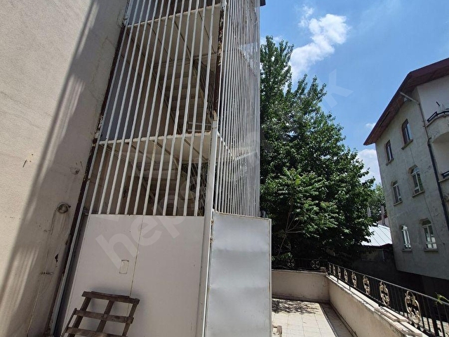 PUSULADAN YENİMAHALLE RAGIP TÜZÜN CADDESİNDE KOMPLE BİNA - Görsel 9