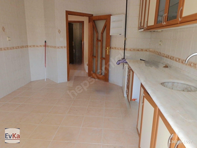 Çankaya Birlik Mahallesinde; Geniş 3 Oda 1 Salon, 1.Kat, Açık/Kapalı Otoparklı, Satılık Daire...