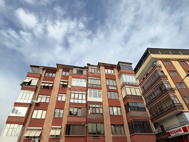 KARABÜK ŞİTİN EVLER MAHALLESİN DE SATILIK 3+1 DAİRE