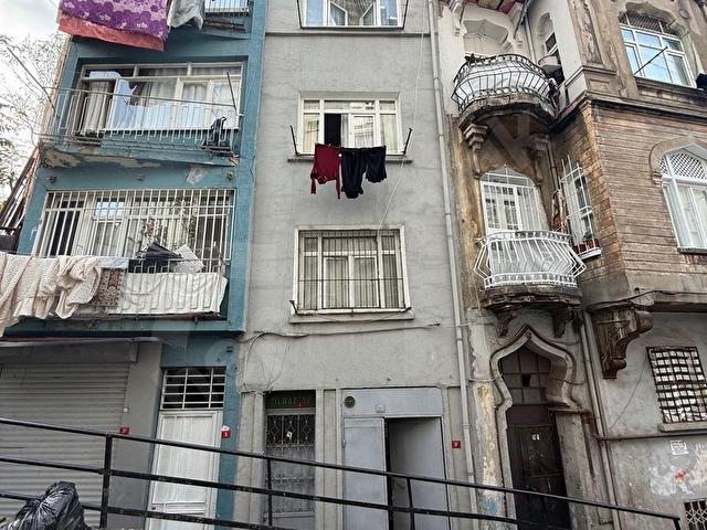 BEYOĞLUN DA VİZE MERKEZİNE 2 DK SATILIK BİNA - Görsel 3