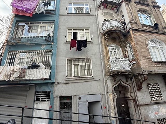 BEYOĞLUN DA VİZE MERKEZİNE 2 DK SATILIK BİNA - Görsel 4