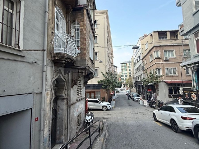 BEYOĞLUN DA VİZE MERKEZİNE 2 DK SATILIK BİNA - Görsel 5