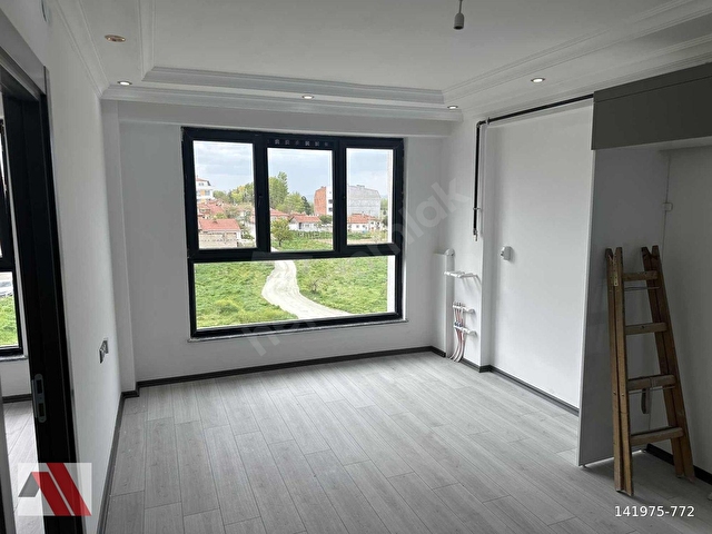 SÜMBÜLLERDEN ÖNÜ AÇIK ÖZEL GARAJLI Z.ISITMA YATIRIMLK 1+1 DAİRE