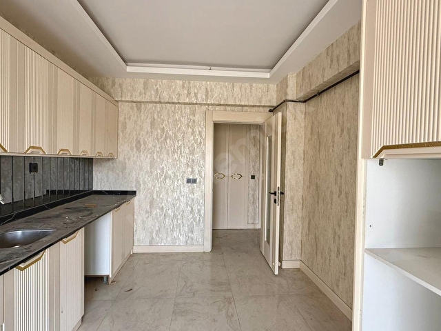 GEYLANİDE SIFIR OTURUMA HAZIR PARK CEPHE 3,5+1 LÜKS DAİRE - Görsel 12