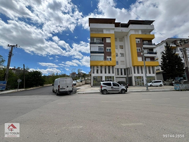 ALİ TOSUNDAN DOĞALGAZLI KOMBİ ARAKAT 3+1 AYRI MUTFAK DAİRE