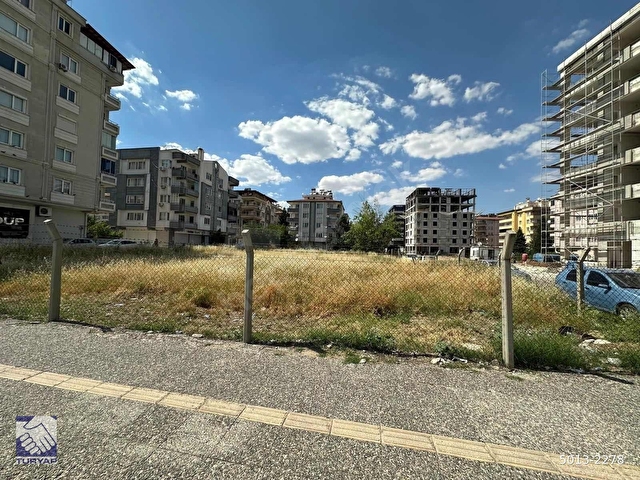 SARIGÜLLÜK MAH. ZÜBEYDE HANIM BUL. 1586 m2 SATILIK ARSA