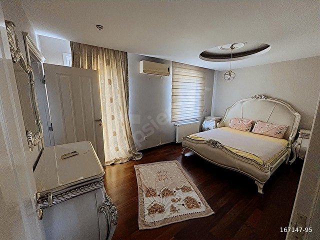 Bahçeşehirde İç Mimar Tadilatlı Full Eşyalı Kiralık Villa - Görsel 25