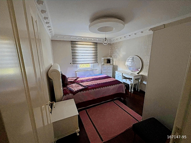 Bahçeşehirde İç Mimar Tadilatlı Full Eşyalı Kiralık Villa - Görsel 27