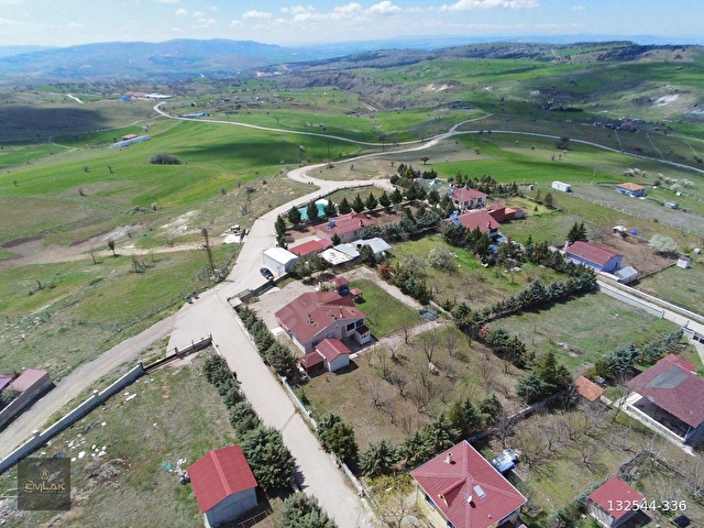 AYAŞTA 2.124 M2 ARSA ÜZERİ HAZIR DÜZEN EV VE BAHÇESİ - Görsel 3