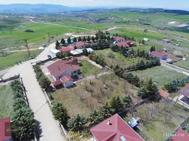 AYAŞTA 2.124 M2 ARSA ÜZERİ HAZIR DÜZEN EV VE BAHÇESİ - Görsel 2