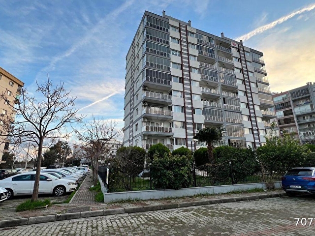 Karşıyaka Zübeyde hanımda Tadilatlı 3+1  EşyalıKiralık Daire