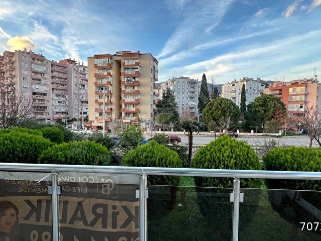 Karşıyaka Zübeyde hanımda Tadilatlı 3+1  EşyalıKiralık Daire - Görsel 9