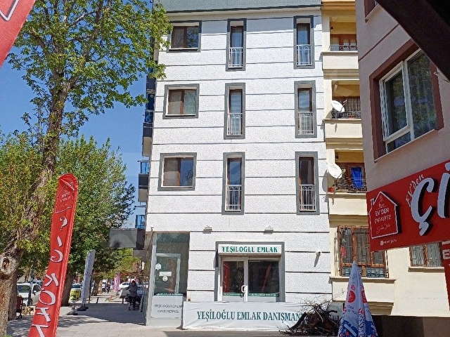 YEŞİLOĞLU EMLAKTAN YENİMAHALLE MERKEZDE  METRO YAKININDA, KATTA, BAKIMLI 4+1 DAİRE. - Görsel 5