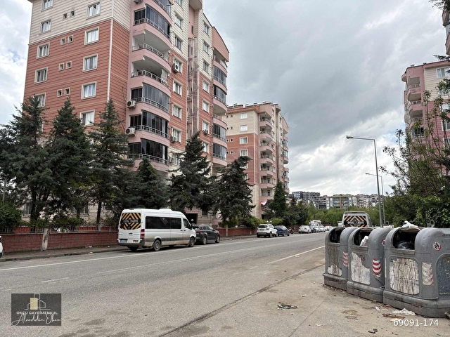 Alaaddin OKÇU K İ R A L I Y O R GÜLTEPEDE SİTE İÇERSİNDE 3+1 - Görsel 2
