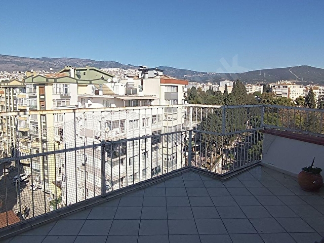 BORNOVA MERKEZİ YERİNDE SATILIK TERASLI DAİRE - Görsel 17