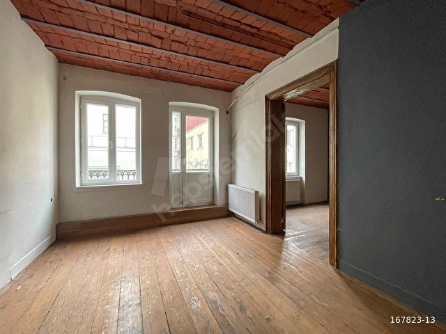 Metroya adım Mesafede Tarihi Binada 4+1 Kiralık İş Yeri & Ofis - Görsel 23