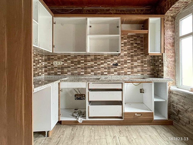 Metroya adım Mesafede Tarihi Binada 4+1 Kiralık İş Yeri & Ofis - Görsel 14
