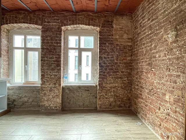 Metroya adım Mesafede Tarihi Binada 4+1 Kiralık İş Yeri & Ofis - Görsel 12